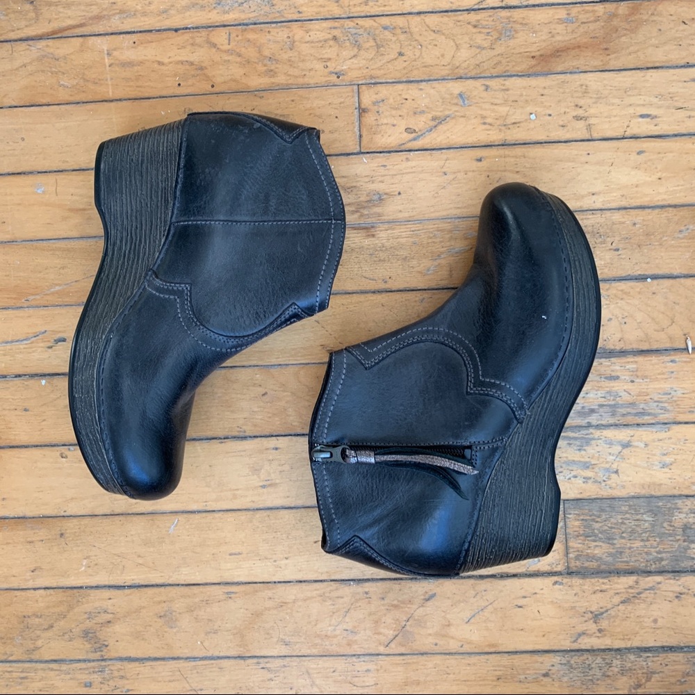 Black leather dankso booties size 39